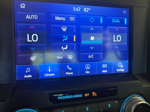 Used 2019 Ford F150 Lariat w/ Equipment Group 502A Luxury AWD/4WD image 20
