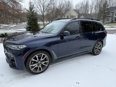 Used 2021 BMW X7 M50i image 1