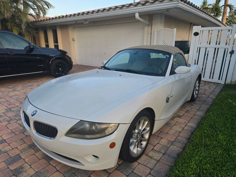 Used 2005 BMW Z4 2.5i image 1