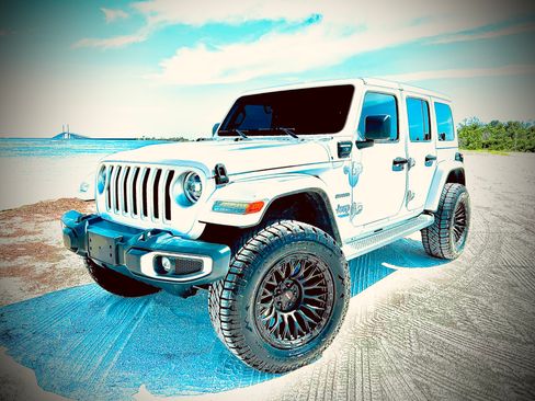 Used 2021 Jeep Wrangler Unlimited Sahara w/ Cold Weather Group image 10