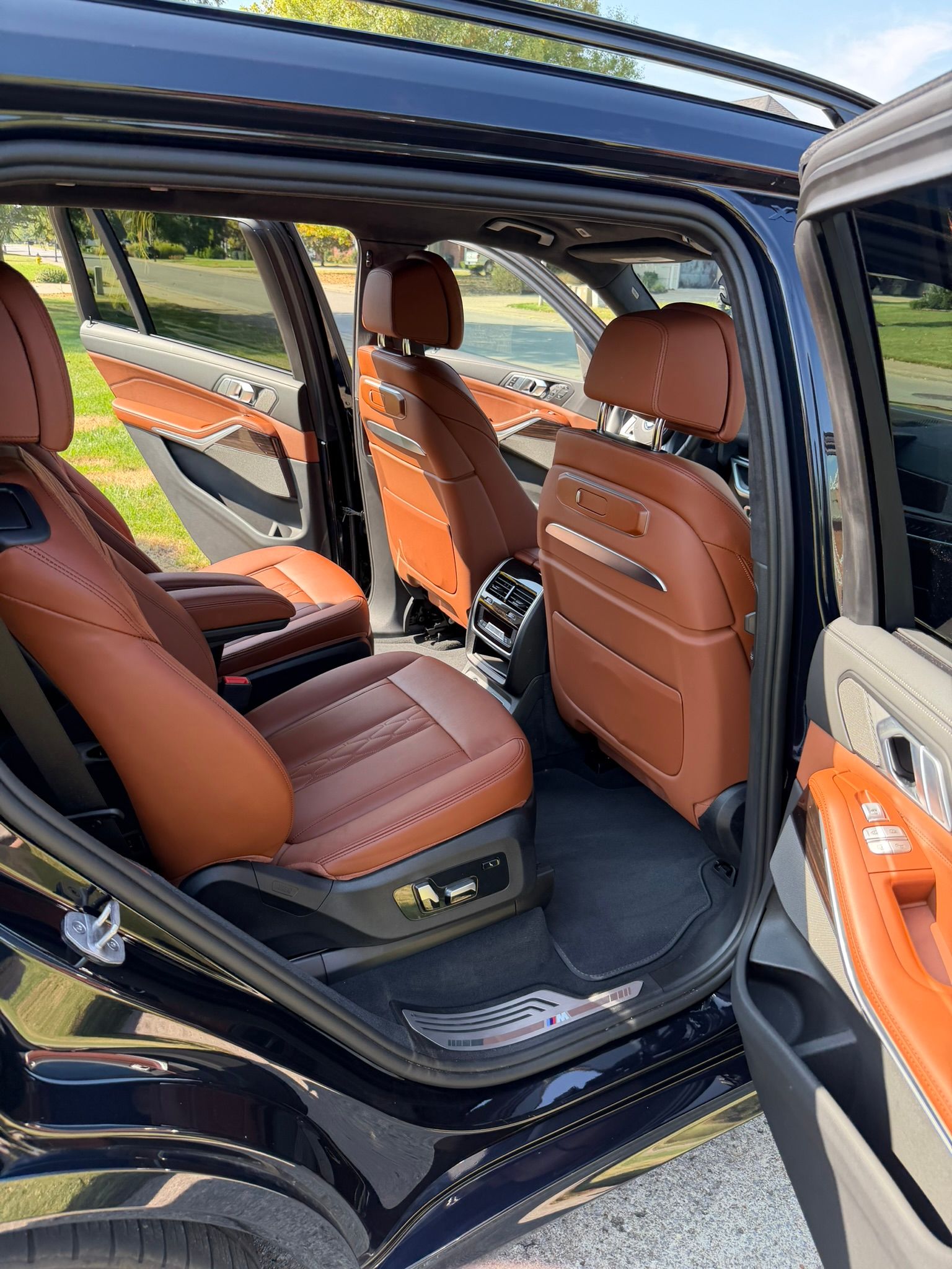 Used 2024 BMW X7 xDrive40i w/ M Sport Package AWD/4WD image 12