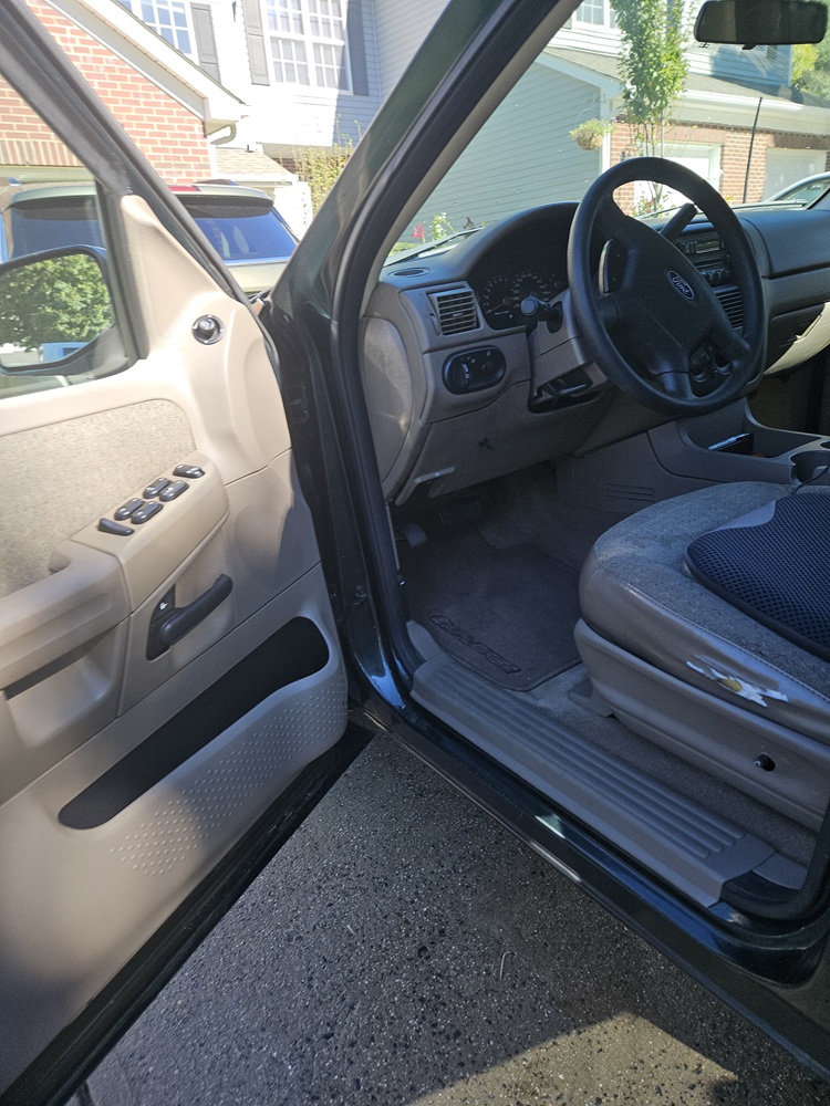 Used 2004 Ford Explorer Sport XLS AWD/4WD image 18