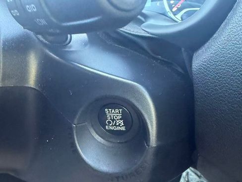Used 2017 Jeep Renegade Latitude FWD image 5