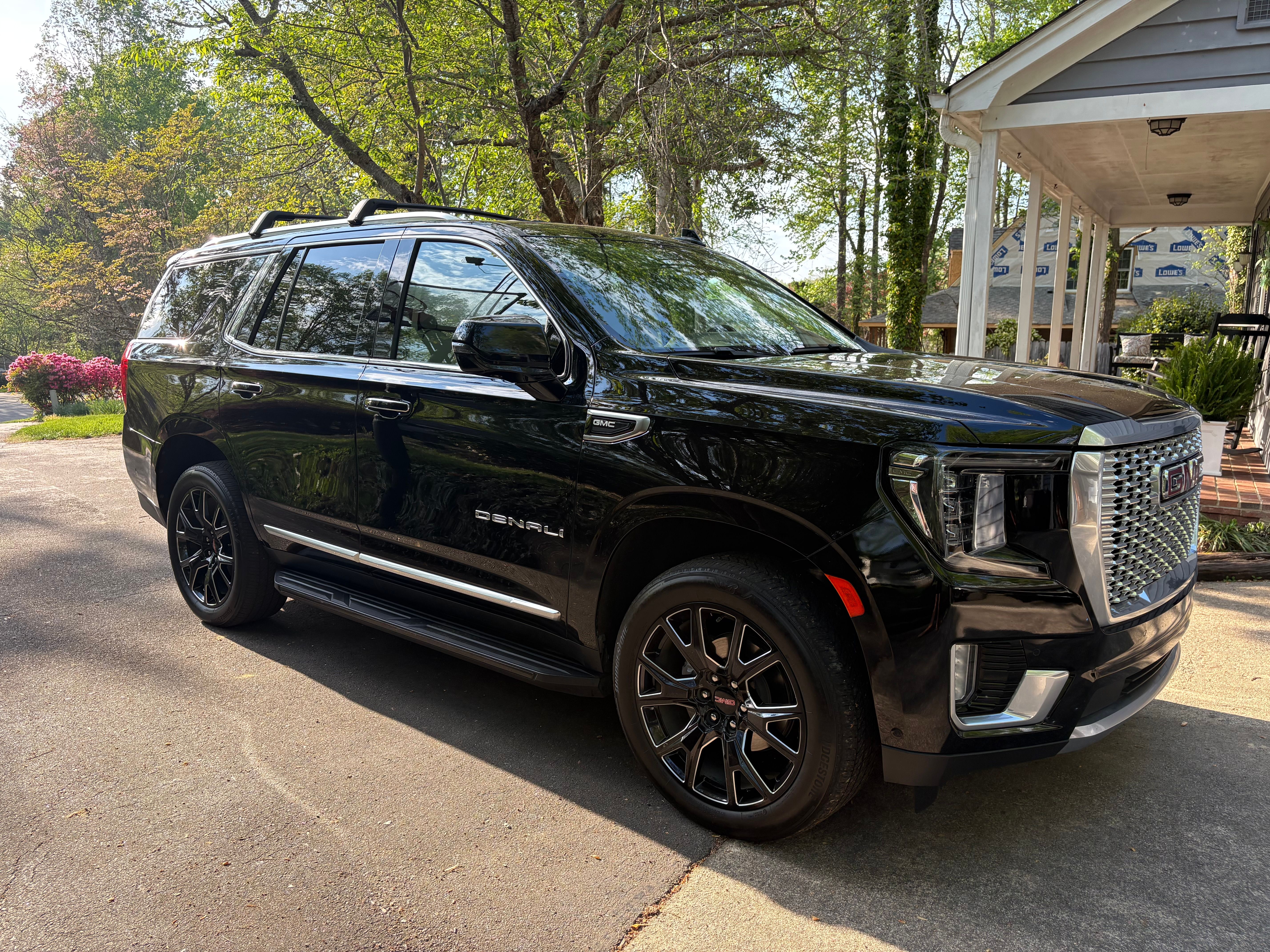Used 2024 GMC Yukon Denali w/ Advanced Technology Package AWD/4WD image 1