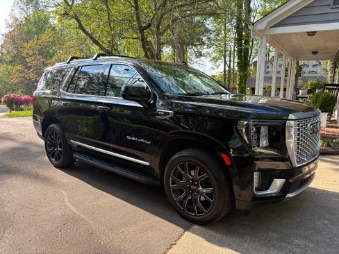 Used 2024 GMC Yukon Denali w/ Advanced Technology Package AWD/4WD image 1