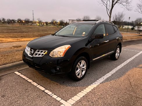 Used 2013 Nissan Rogue SV w/ Premium Pkg image 2