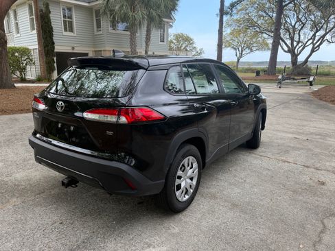 Used 2023 Toyota Corolla Cross L image 2