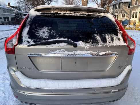 Used 2016 Volvo XC60 T6 w/ Proximity Package image 6