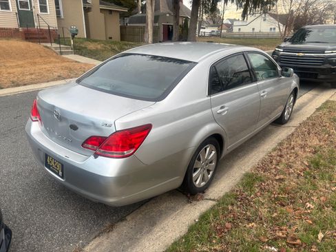 Used 2007 Toyota Avalon XLS image 9
