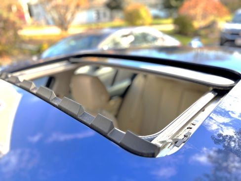 Used 2018 BMW 320i xDrive Sedan w/ Convenience Package image 16