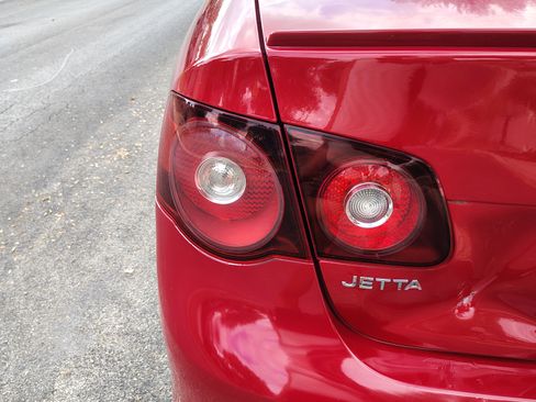 Used 2010 Volkswagen Jetta Wolfsburg Edition image 6