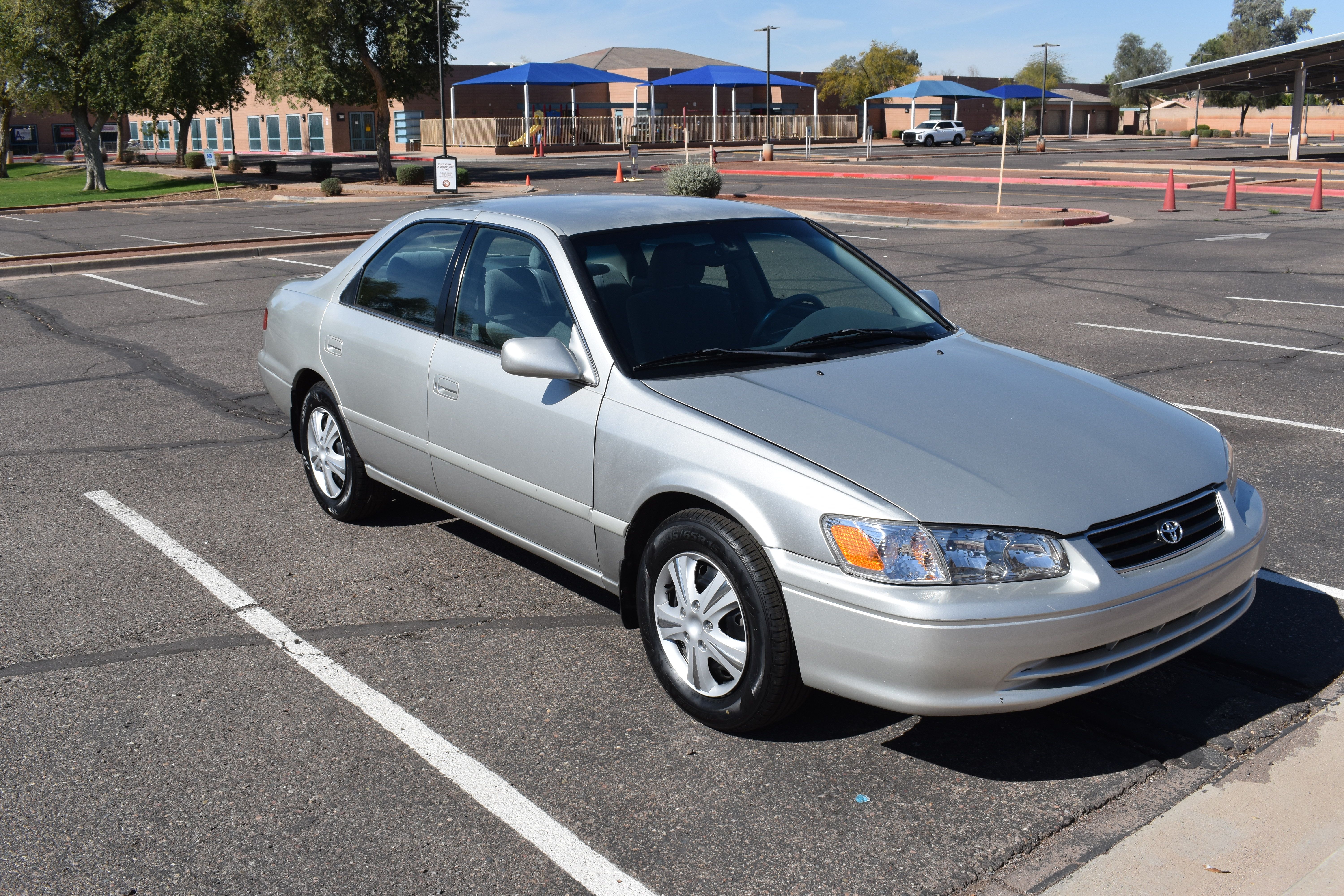 Used 2001 Toyota Camry XLE FWD image 5