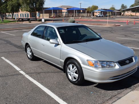 Used 2001 Toyota Camry XLE image 5