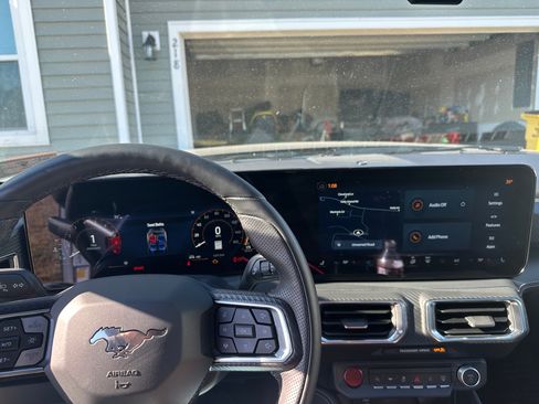 Used 2025 Ford Mustang GT Premium image 9