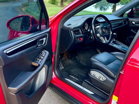 Used 2018 Porsche Macan S AWD/4WD image 10