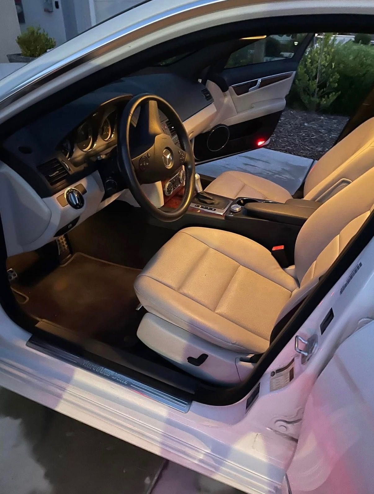 Used 2010 Mercedes-Benz C 300 Sedan image 9
