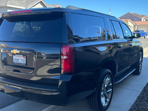 Used 2018 Chevrolet Suburban LT AWD/4WD image 5