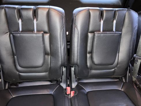 Used 2016 Ford Explorer XLT w/ Equipment Group 202A image 9