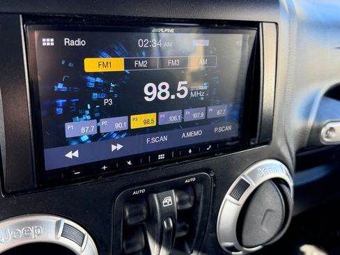 Used 2012 Jeep Wrangler Unlimited Sahara w/ Dual Top Group image 8