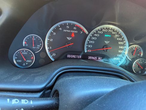 Used 2004 Chevrolet Corvette Coupe w/ Roof Package image 13