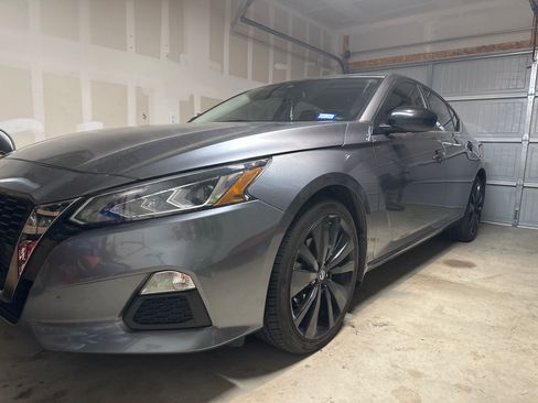 Used 2022 Nissan Altima 2.5 SR image 1