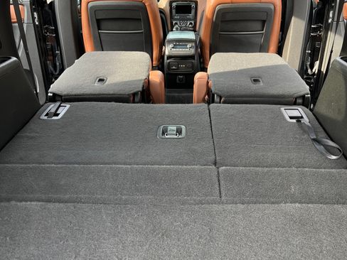 Used 2016 Chevrolet Traverse LT image 12