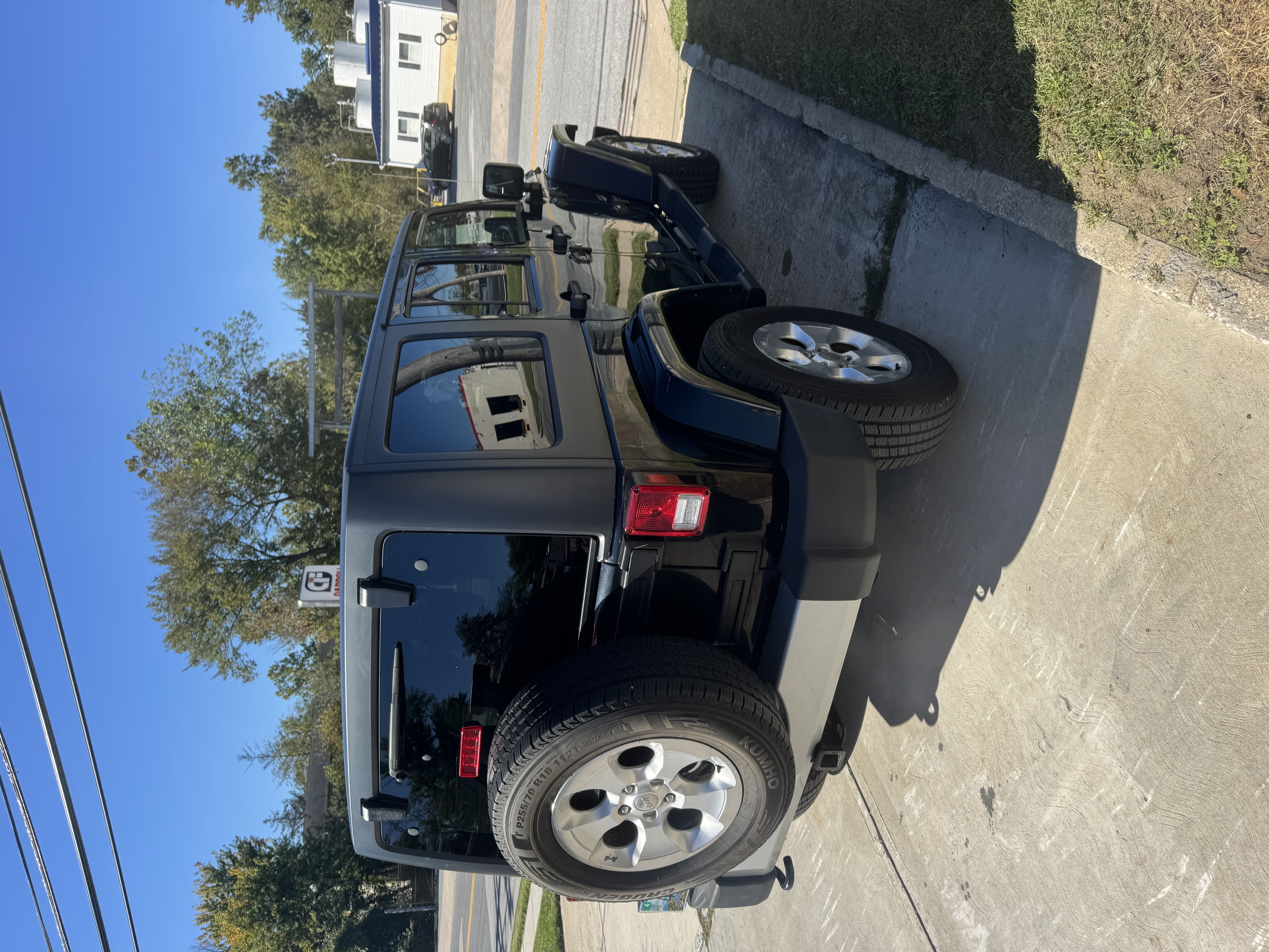 Used 2014 Jeep Wrangler Unlimited Sahara w/ Dual Top Group AWD/4WD image 9