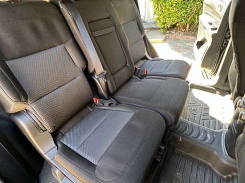 Used 2022 Ford Explorer XLT image 18