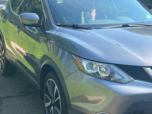 Used 2017 Nissan Rogue Sport SL AWD/4WD image 1