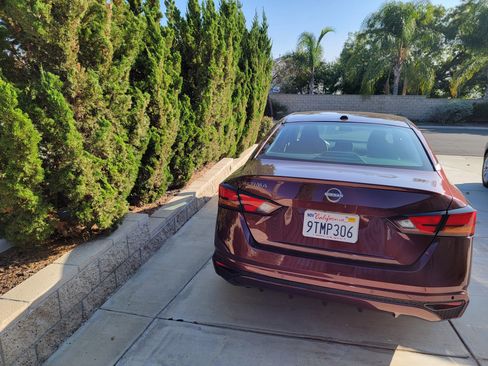 Used 2025 Nissan Altima 2.5 SV image 9