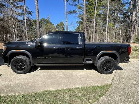 Used 2021 GMC Sierra 2500 Denali w/ Denali Black Diamond Edition image 4