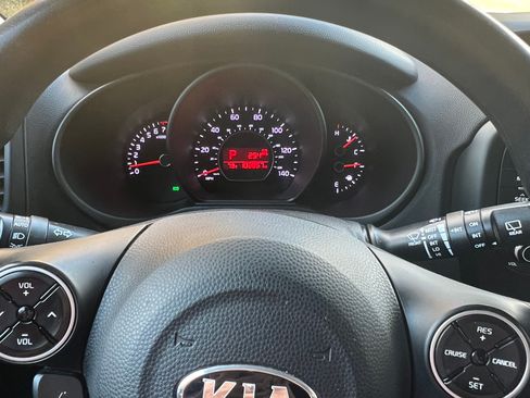 Used 2018 Kia Soul + image 10