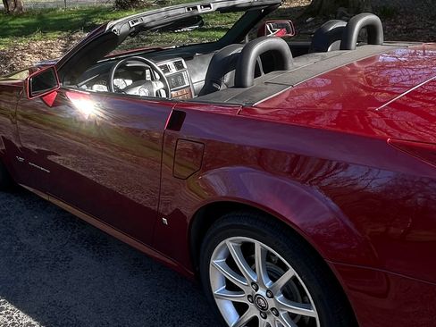 Used 2006 Cadillac XLR V RWD image 8