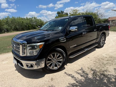 Used 2017 Nissan Titan SL RWD image 1