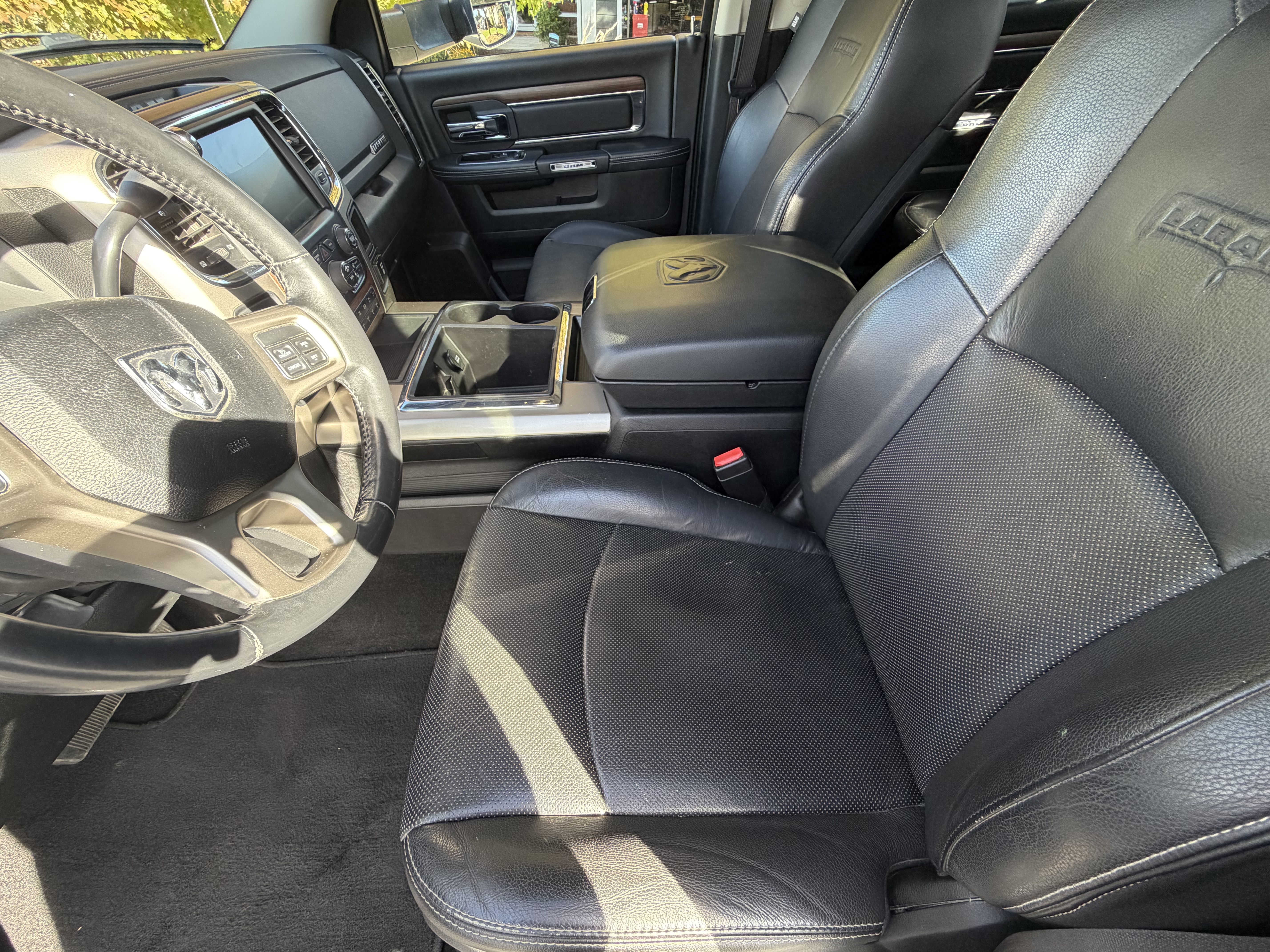 Used 2015 RAM 3500 Laramie AWD/4WD image 9