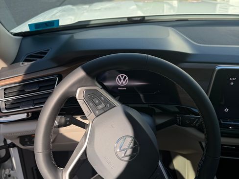 Used 2024 Volkswagen Atlas SE AWD/4WD image 25