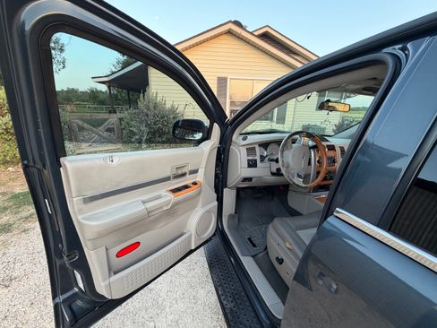 Used 2007 Chrysler Aspen Limited w/ Trailer Tow Group RWD image 13