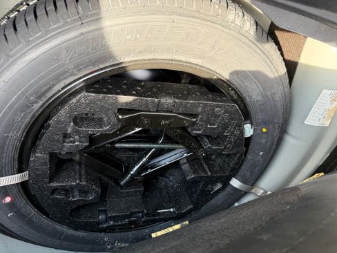 Used 2013 Volkswagen Jetta GLI image 18