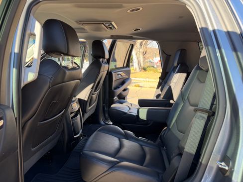 Used 2018 Cadillac Escalade Luxury image 13