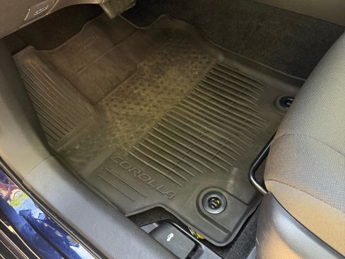 Used 2022 Toyota Corolla LE FWD image 23