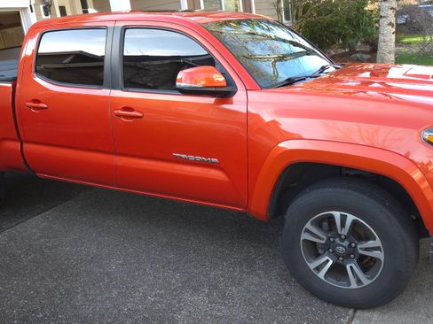 Used 2016 Toyota Tacoma TRD Sport image 1