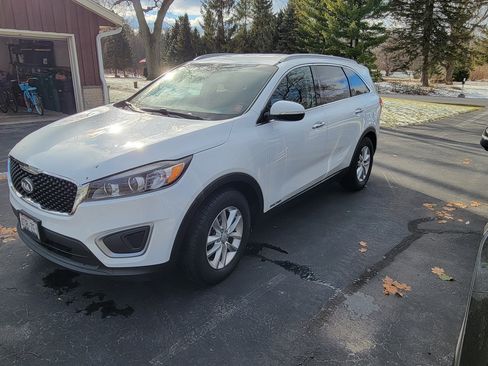 Used 2016 Kia Sorento LX image 5