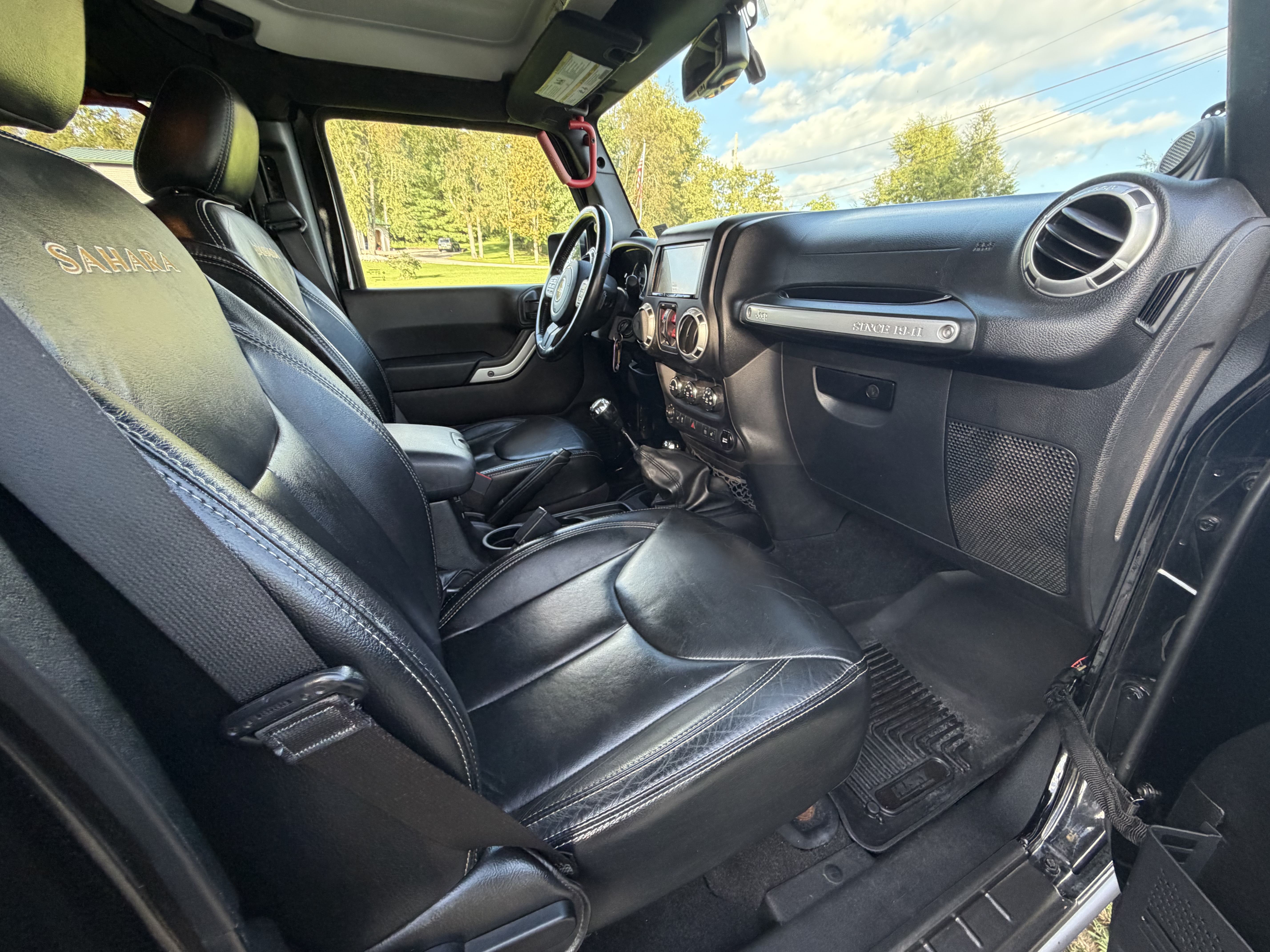 Used 2013 Jeep Wrangler Unlimited Sahara w/ Dual Top Group AWD/4WD image 14