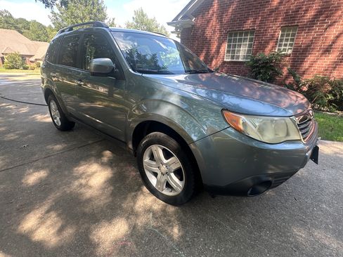 Used 2010 Subaru Forester 2.5X Limited AWD/4WD image 2