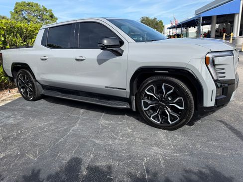 Used 2024 GMC Sierra EV Denali image 6