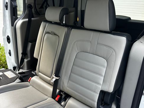 Used 2022 Ford Transit Connect XLT w/ XLT Premium Package image 13