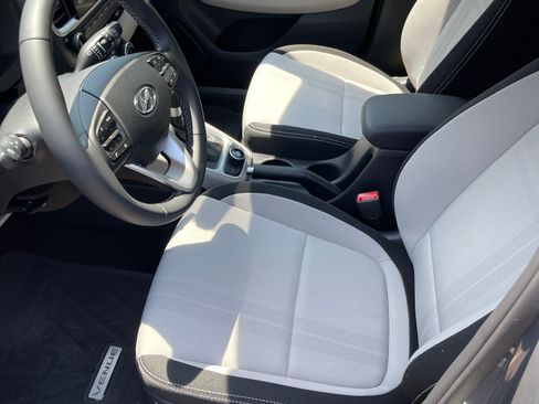 Used 2025 Hyundai Venue SEL FWD image 4