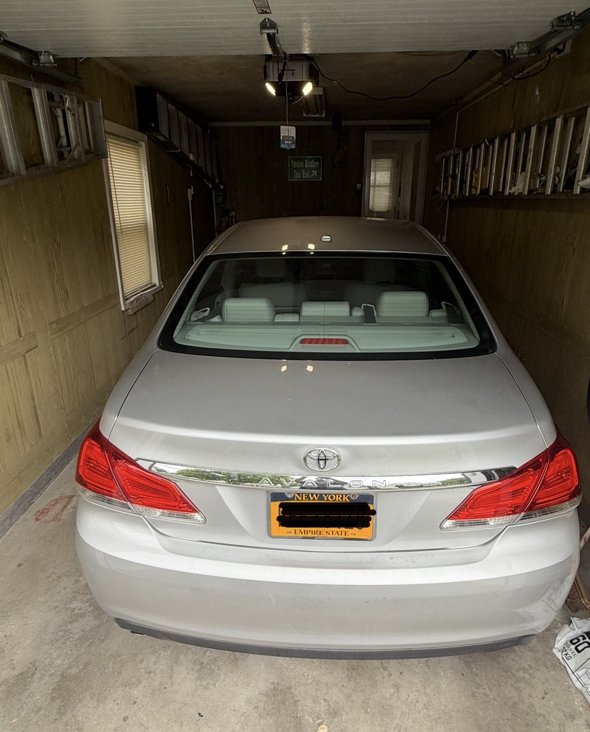 Used 2011 Toyota Avalon Limited FWD image 5