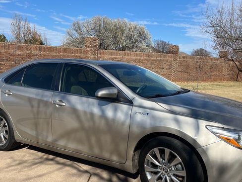 Used 2016 Toyota Camry XLE w/ Moonroof Package image 1