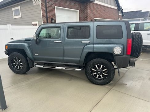 Used 2007 HUMMER H3 image 1